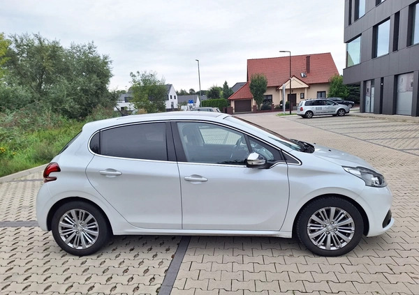 Peugeot 208 cena 36000 przebieg: 140000, rok produkcji 2016 z Leszno małe 137